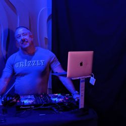 Le Nocturne - DJ Ted Eiel opening for GRIZZLY!