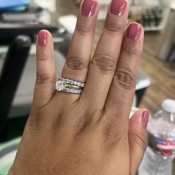 V Nails Bar - Gel manicure - Nail Salons Near Me - Norwalk, California