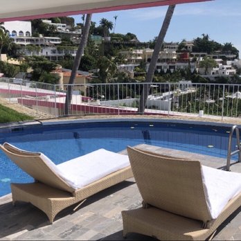 Hotel Las Brisas Acapulco - Lounge chairs, pool and you can see partial of hot tub on the side. Pool is cleaned daily with decorative flowers each morning. - Hotels Near Me - Acapulco, GRO Hotel Las Brisas Acapulco - Lounge chairs, pool and you can see partial of hot tub on the side. Pool is cleaned daily with decorative flowers each morning. - Hotels Near Me - Acapulco, GRO