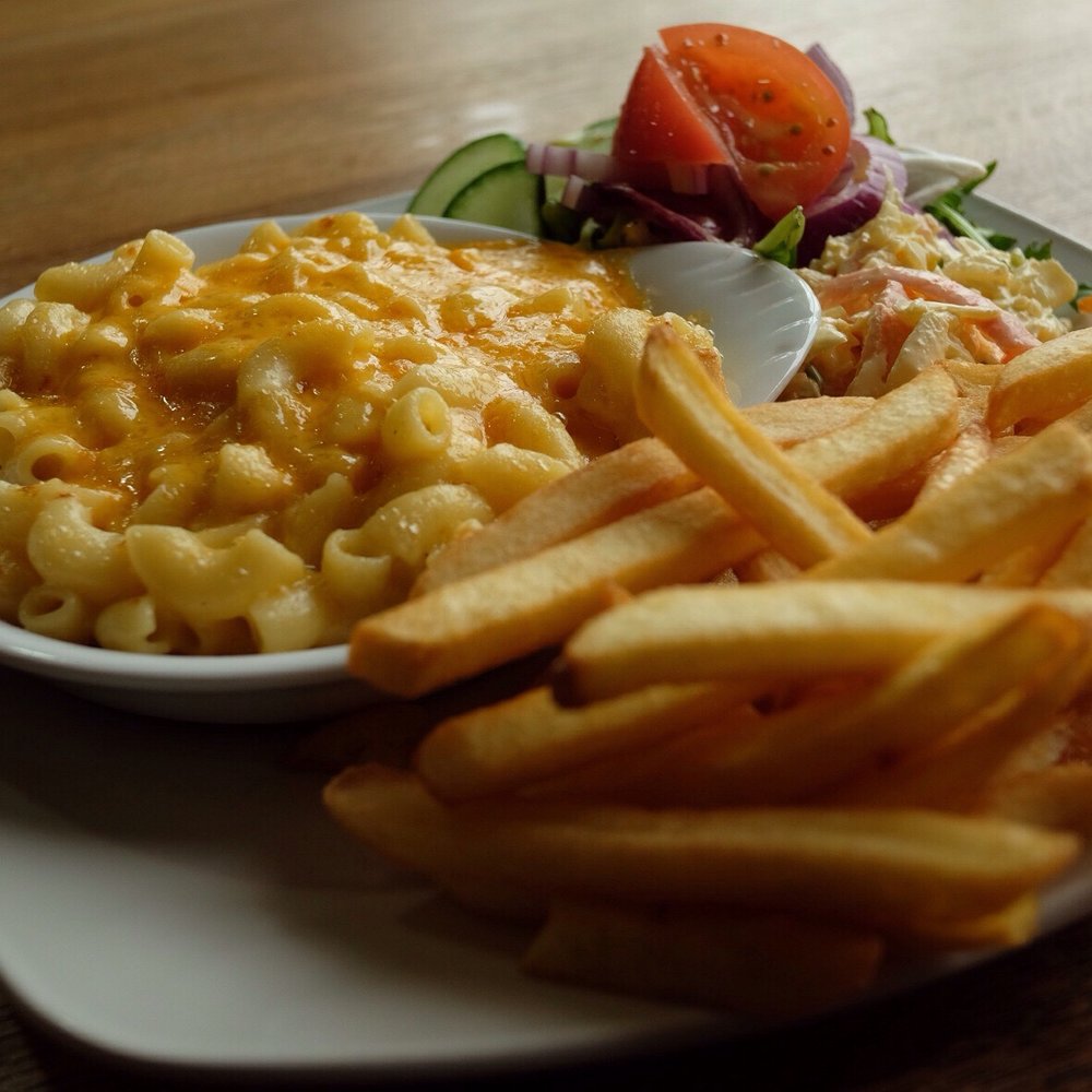 The Red Brick Cafe - Mac n Cheese - Cafes Near Me - Portree, HLD