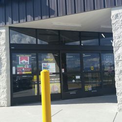 Dollar General - Front entrance