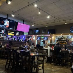 Lefty's Tavern & Grill - Live music just kicked up... whew! It's loud.