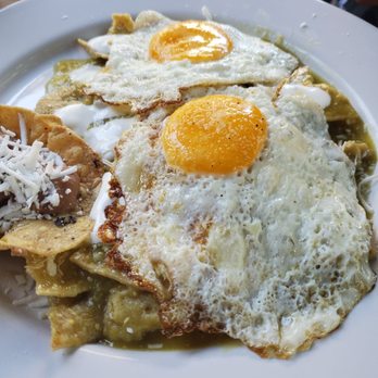 Tlacoteotl - Chilaquiles con huevos - Mexican Near Me - México, D.F., DIF Tlacoteotl - Chilaquiles con huevos - Mexican Near Me - México, D.F., DIF