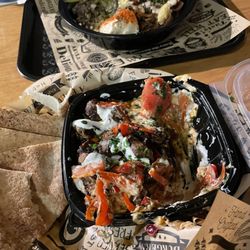 Mr Shawarma - Sausage hummus platter