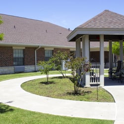 Legend Oaks Healthcare and Rehabilitation - Ennis - Legend Oaks Healthcare and Rehabilitation - Ennis Courtyard and Gazebo