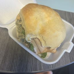 Pesto turkey sandwich Pesto turkey sandwich