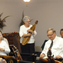Autumn Hill Manor - Outside entertainment is always enjoyed!