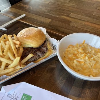 Street To Table - Mac n cheese burger (deconstructed) bc it's what the kids want - Bars Near Me - Huntington Station, New York Street To Table - Mac n cheese burger (deconstructed) bc it's what the kids want - Bars Near Me - Huntington Station, New York