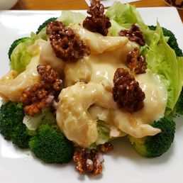 Honey prawn with walnuts Honey prawn with walnuts