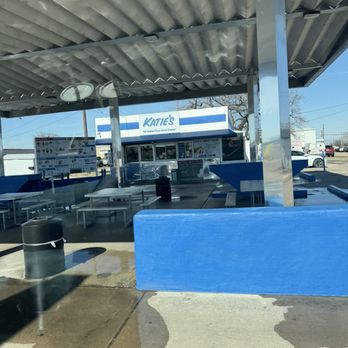 Katie's Frozen Custard - Outside seating area (covered) - Ice Cream & Frozen Yogurt Near Me - Waco, Texas