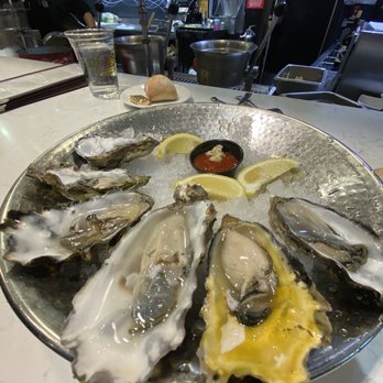 The Oyster Bar - Half a dozen Fanny Bay Oysters - Bars Near Me - Stateline, Nevada