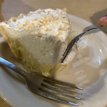 Bakers Square - Coconut Meringue - American Near Me - Chicago, Illinois