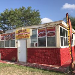 Saul's Birrieria & catering - Por fuera restaurante.