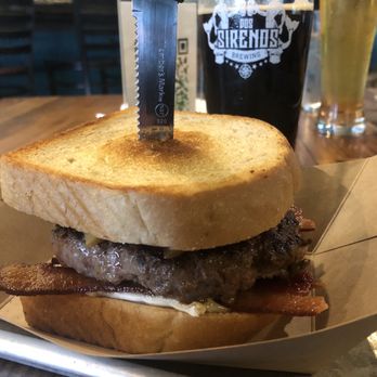 Dos Sirenos Brewing - Apple brie burger - Breweries Near Me - San Antonio, Texas