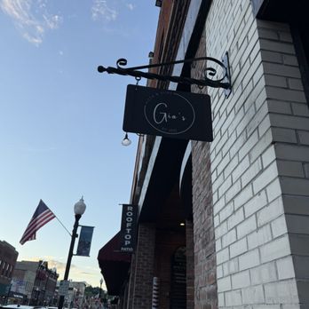 Gio's - Pizza Near Me - Stillwater, Minnesota
