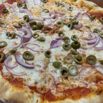 Eni's Pizza - Green olive and onion pizza - Pizza Near Me - St Louis, Missouri