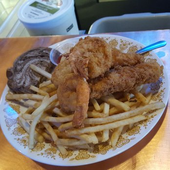 The Dump - combo platter - Sports Bars Near Me - Cambria, Wisconsin