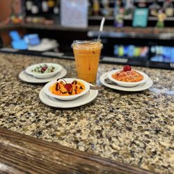 Haveli Indian Grill - Mango kulfi y pistacho kulfi y mango lassi