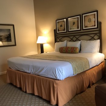 Pala Mesa Resort - King bed. Room is well appointed. - Golf Near Me - Fallbrook, California Pala Mesa Resort - King bed. Room is well appointed. - Golf Near Me - Fallbrook, California