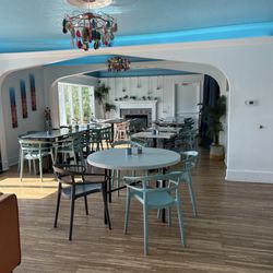 Beachy’s - Dining room