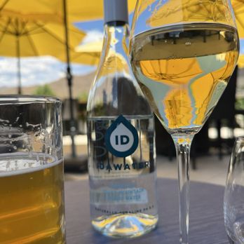 Sun Valley Wine Company - Outdoor area, Rosé, beer and Idawater - Wine Bars Near Me - Ketchum, Idaho Sun Valley Wine Company - Outdoor area, Rosé, beer and Idawater - Wine Bars Near Me - Ketchum, Idaho