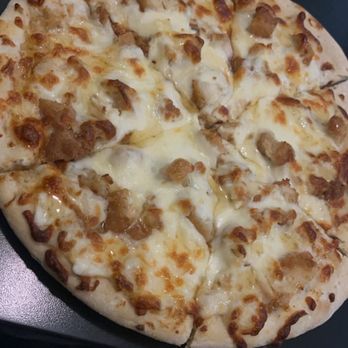 Fong's Pizza - Alfredo with garlic, honey and crispy chicken - Pizza Near Me - Des Moines, Iowa Fong's Pizza - Alfredo with garlic, honey and crispy chicken - Pizza Near Me - Des Moines, Iowa