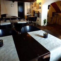 Caburé Gastrobar - Salón principal.
