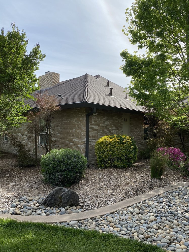 Slide of Ruiz Roofing Service