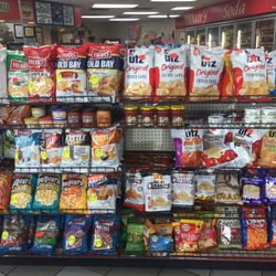 Sunoco Newark Station, MD - Several snacks available here, as well as a deli / diner offering freshly made fried chicken, sandwiches, pizzas, and hot dogs. (7/25/2017)