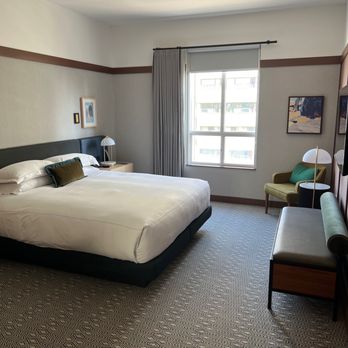 Kimpton Saint George Hotel - King bedroom - Hotels Near Me - Toronto, Ontario Kimpton Saint George Hotel - King bedroom - Hotels Near Me - Toronto, Ontario