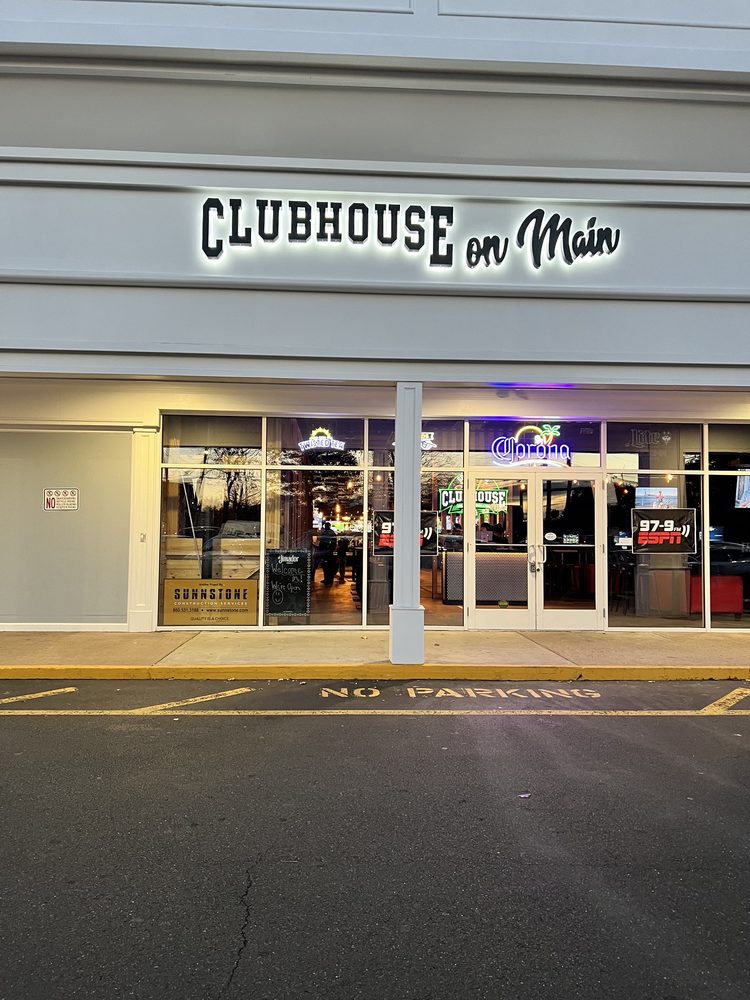 CLUBHOUSE ON MAIN Updated May 2024 11 Photos & 19 Reviews 2866 Main St, Glastonbury