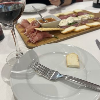 Restaurante Solar do Bacalhau - Wine with cheese and meat plate - Portuguese Near Me - Coimbra, 06