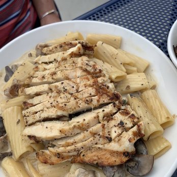 SOB Downtown - Mushroom pasta with blackened chicken - Gastropubs Near Me - Memphis, Tennessee SOB Downtown - Mushroom pasta with blackened chicken - Gastropubs Near Me - Memphis, Tennessee