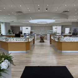 Lasker Jewelers - Eau Claire - Inside Laskers store entryway