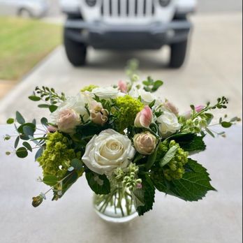 B'z Blooms - Sympathy bouquet - Florists Near Me B'z Blooms - Sympathy bouquet - Florists Near Me