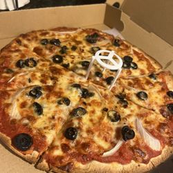 Pizza Mia Pasta - Black olives and onions cauliflower pizza