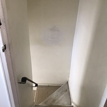 Greenfield Gardens - Hallway stairs - Apartments Near Me - Edison, New Jersey