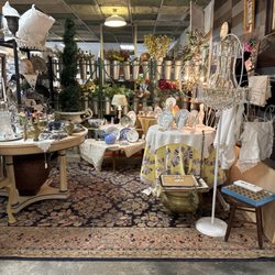 Amy's antique & Flea Mall