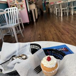 Anna Rose Bakery & Coffee Shop - Almond cupcake