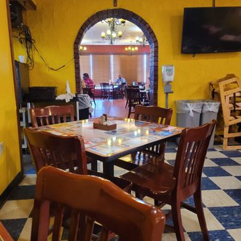 Montelongo's Mexican Restaurant - the dining area - Mexican Near Me - Lubbock, Texas Montelongo's Mexican Restaurant - the dining area - Mexican Near Me - Lubbock, Texas