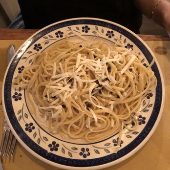 Il Guscio - Linguini in butter sauce and pepper pods with porcini (cheese) - Italian Near Me - Florence, FI