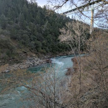Lake Clementine - Gorgeous trail along a mountain - Lakes Near Me - Auburn, California