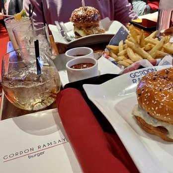 Gordon Ramsay Burger Las Vegas - Burger, sangria - Burgers Near Me - Las Vegas, Nevada Gordon Ramsay Burger Las Vegas - Burger, sangria - Burgers Near Me - Las Vegas, Nevada