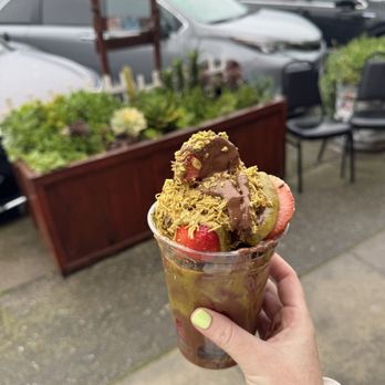 Yonkers Cafe - Dubai Chocolate Strawberry Cup - Coffee & Tea Near Me - San Francisco, California Yonkers Cafe - Dubai Chocolate Strawberry Cup - Coffee & Tea Near Me - San Francisco, California