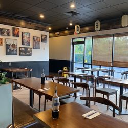Niu Sushi & Ramen - Clean dining hall