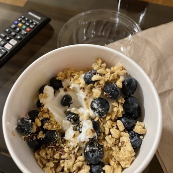 Yogurtland - Plain tart, blueberries, and granola - Ice Cream & Frozen Yogurt Near Me - Alameda, California Yogurtland - Plain tart, blueberries, and granola - Ice Cream & Frozen Yogurt Near Me - Alameda, California