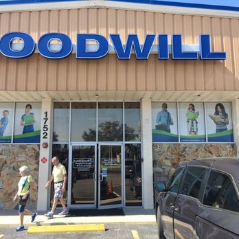 GOODWILL BOOKSTORE VENICE - CLOSED - Updated January 2025 - 1752 S 
