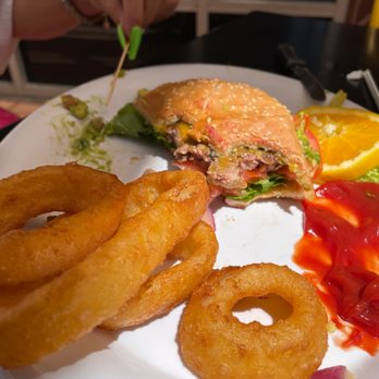 Downtown Cafe by JL - Guacamole burger - Breakfast & Brunch Near Me - Oxnard, California
