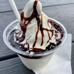Sno Hut - Hot Fudge Sundae, Yummers!