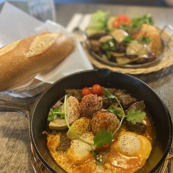 Saigon Oi - Banh Mi Chao and Com Do Bo Luc Lac (Shaking Beef) - Vietnamese Near Me - Sacramento, California Saigon Oi - Banh Mi Chao and Com Do Bo Luc Lac (Shaking Beef) - Vietnamese Near Me - Sacramento, California